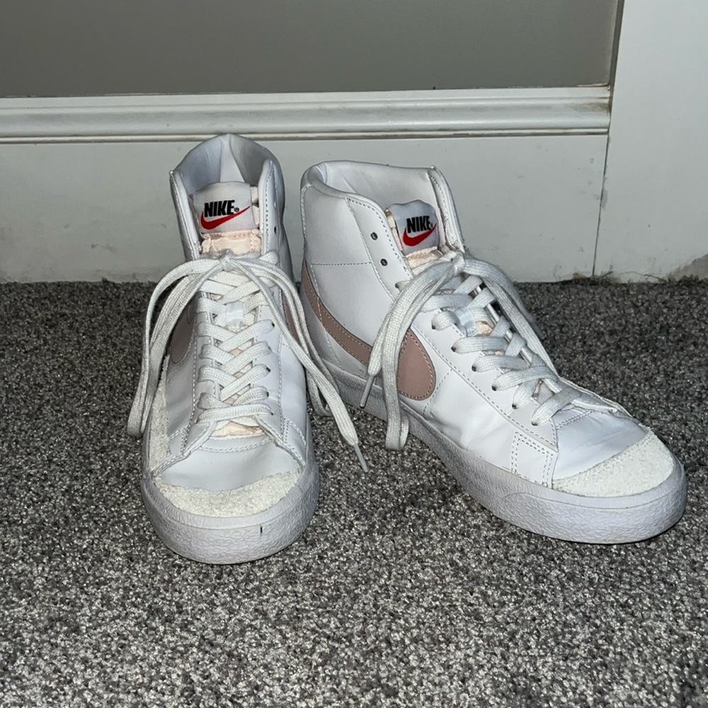 Nike Blazer Mid '77 size womens 8 pink/white